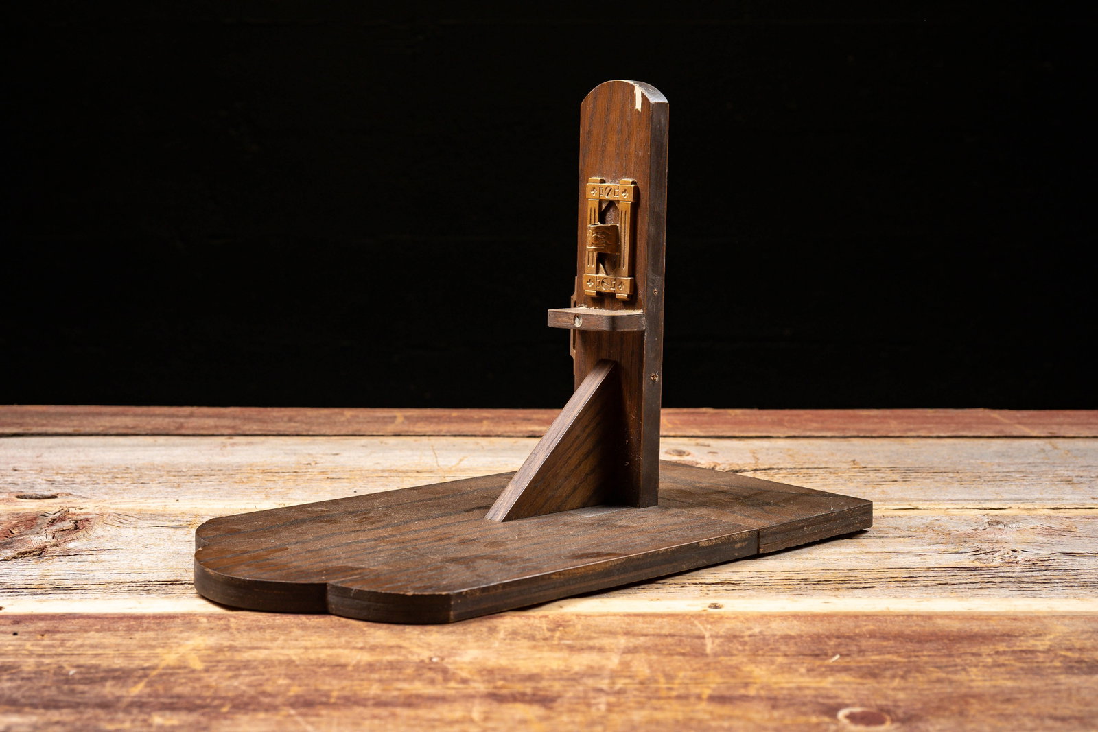 Hand Made Double-Sided Oil Lamp Holder: **NOTE: Any shipping quotes provided on this screen or on your Live Auctioneers invoice are provided by Live Auctioneers. In-house shipping is available on all lots. For in-house shipping quotes, plea