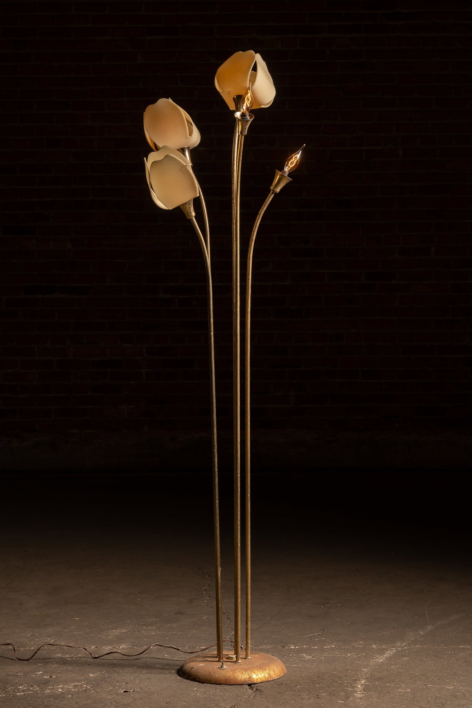 Midcentury Five Bulb Floral Floor Lamp: **NOTE: Any shipping quotes provided on this screen or on your Live Auctioneers invoice are provided by Live Auctioneers. In-house shipping is available on all lots. For in-house shipping quotes, plea