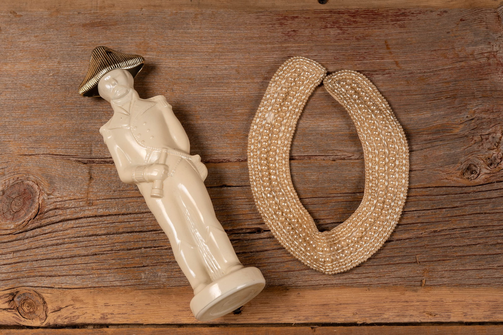 Vintage Avon Admiral Bottle Pearl Collar Set: **NOTE: Any shipping quotes provided on this screen or on your Live Auctioneers invoice are provided by Live Auctioneers. In-house shipping is available on all lots. For in-house shipping quotes, plea