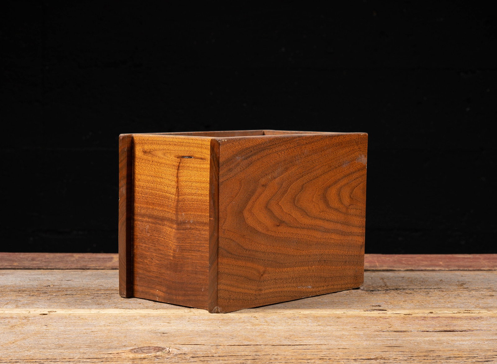 Wooden Storage Box: **NOTE: Any shipping quotes provided on this screen or on your Live Auctioneers invoice are provided by Live Auctioneers. In-house shipping is available on all lots. For in-house shipping quotes, plea