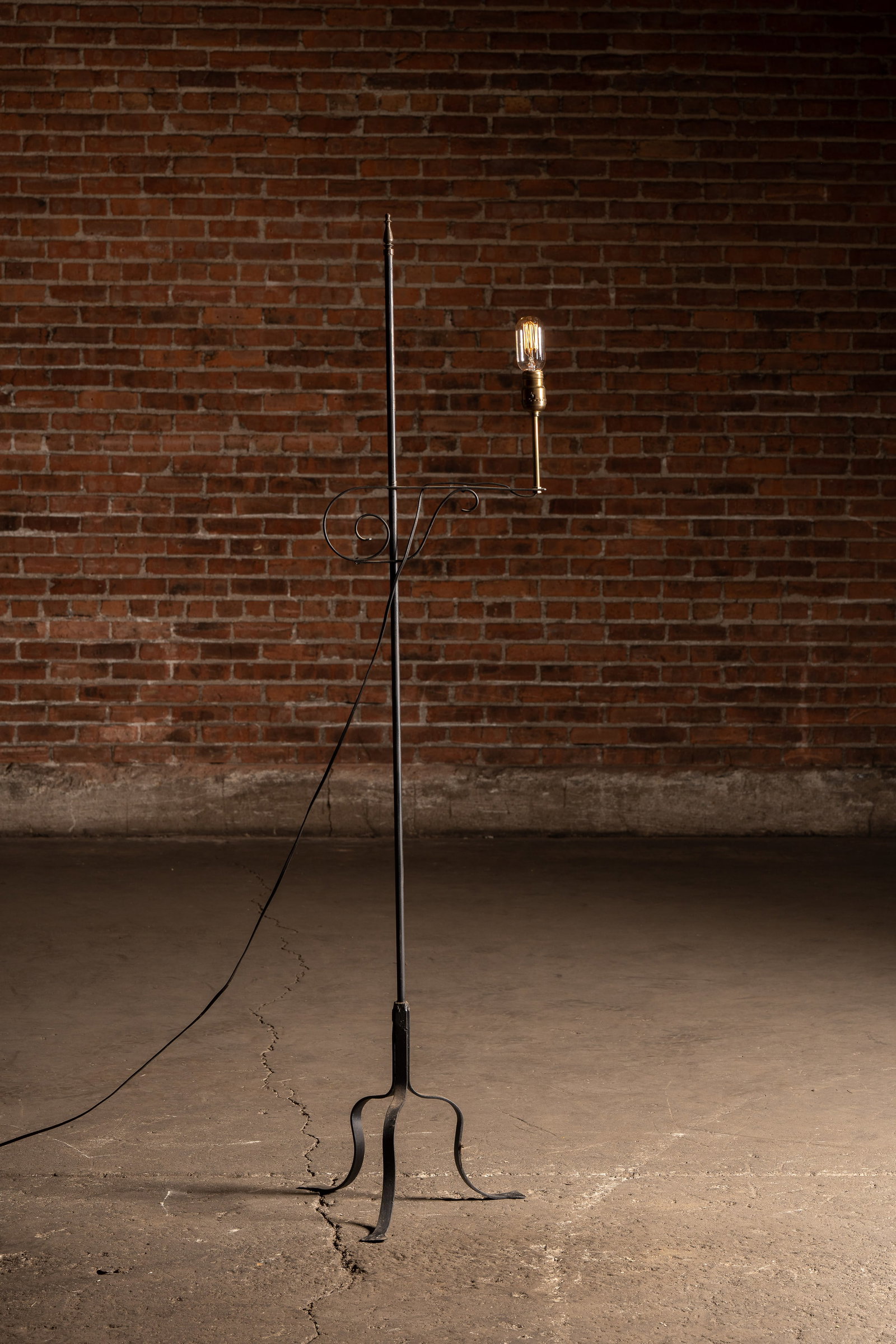 Vintage Bridge Arm Lamp With Brass Socket: **NOTE: Any shipping quotes provided on this screen or on your Live Auctioneers invoice are provided by Live Auctioneers. In-house shipping is available on all lots. For in-house shipping quotes, plea
