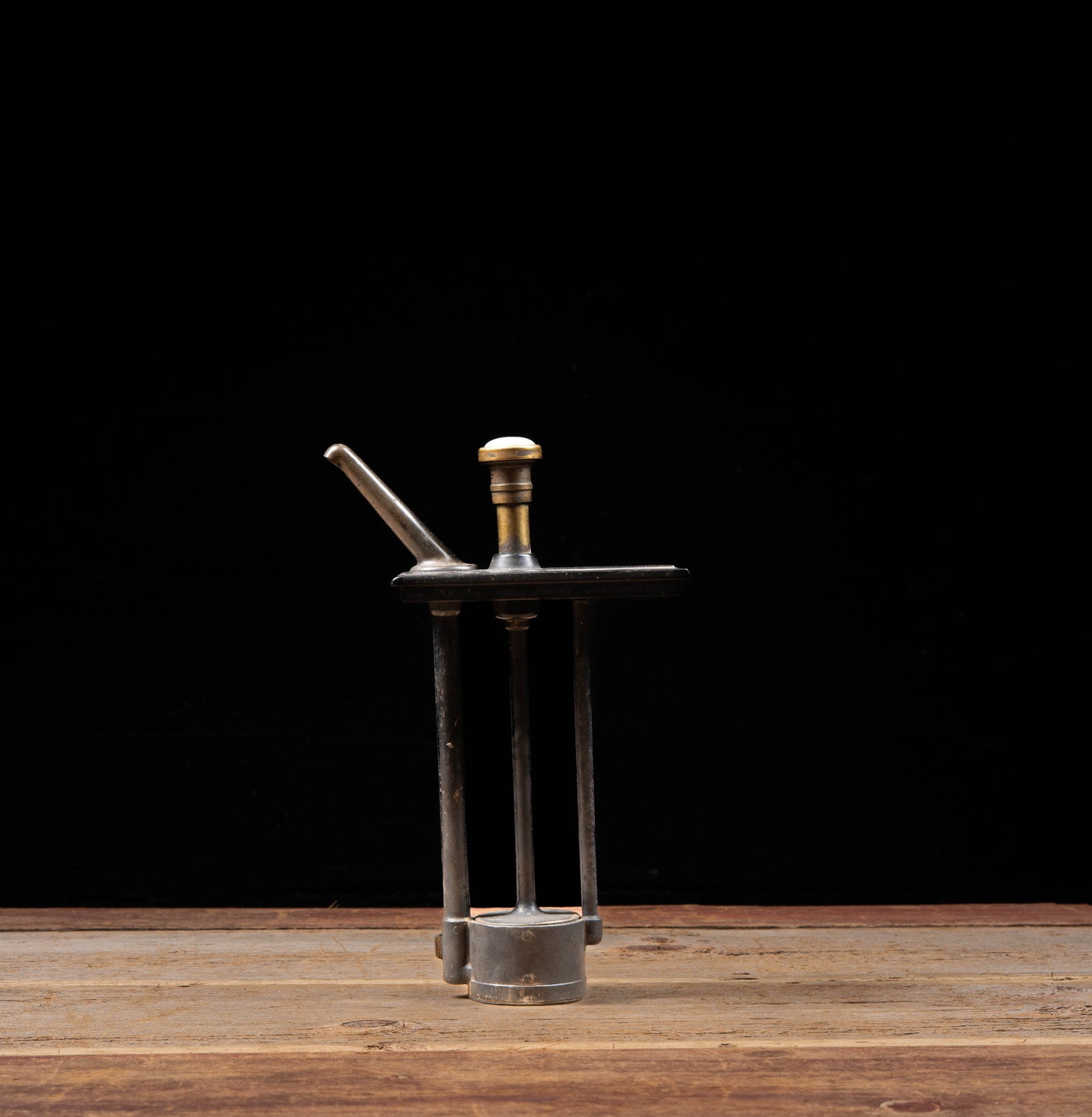 Root Beer Soda Fountain Syrup Dispenser: **NOTE: Any shipping quotes provided on this screen or on your Live Auctioneers invoice are provided by Live Auctioneers. In-house shipping is available on all lots. For in-house shipping quotes, plea
