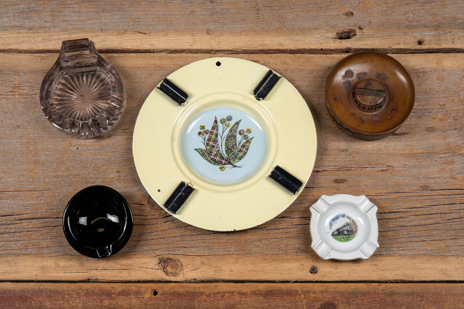 Mixed Vintage Ashtray Group: **NOTE: Any shipping quotes provided on this screen or on your Live Auctioneers invoice are provided by Live Auctioneers. In-house shipping is available on all lots. For in-house shipping quotes,