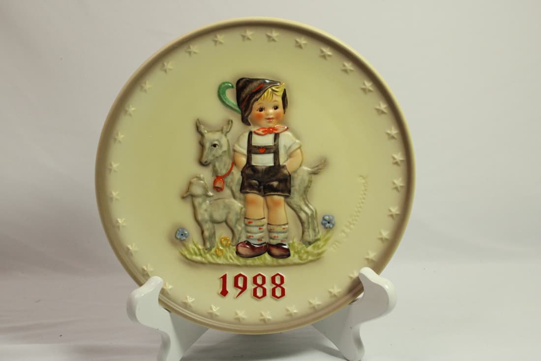 1988 Hummel Collector Plate (1 of 2)