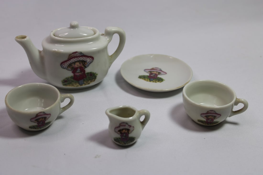 Miniature Japanese Porcelain Teaset (1 of 7)