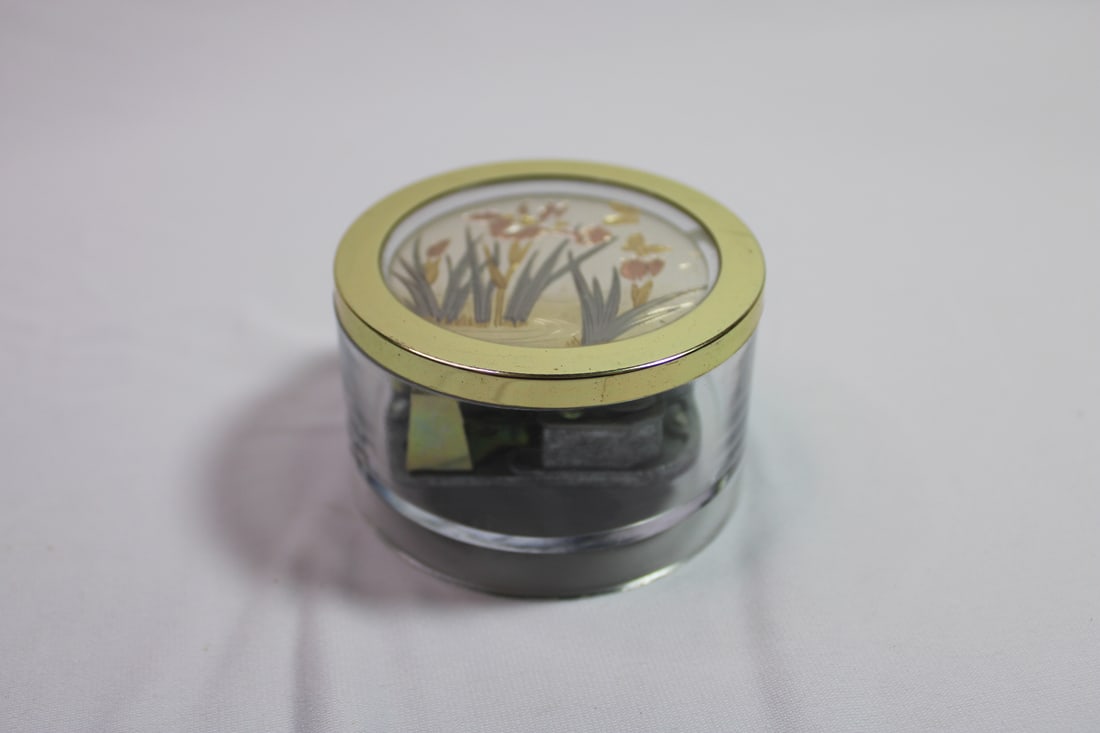 The Art of Chokin Style Music Box: it works - 1 3/4" tall x 2 1/2" in diameter
