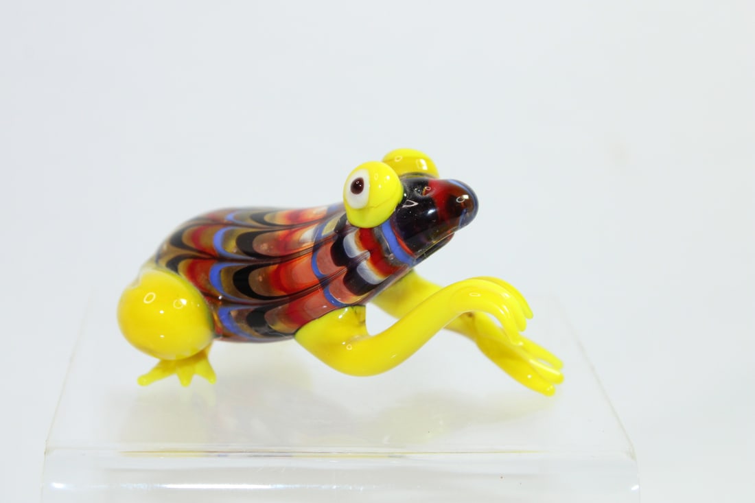 Art Glass Frog: unusual shape and colors - 2 1/2" long
