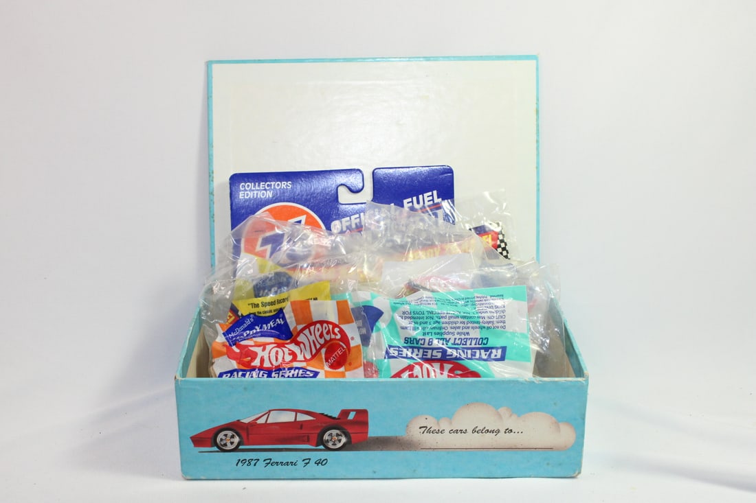 Vintage Classic Cars Pencil Box (1 of 13)