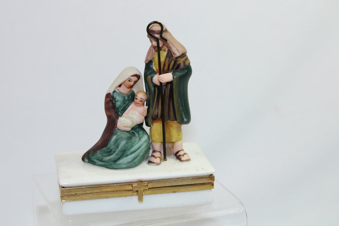 "The Nativity" Limoges Trinket Box: limited edition - signed and numbered - The Life of Christ Limoges Box Collection - 3" tall in overall - box itself is 2 1/2" x 1 1/2"