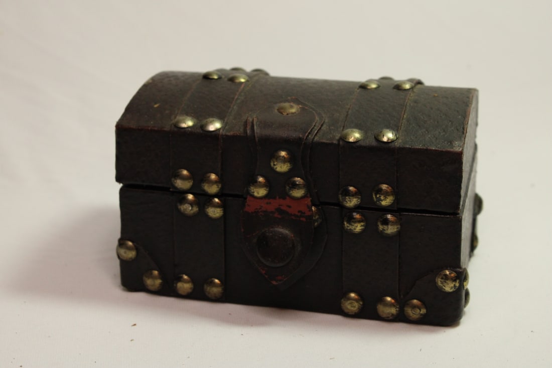 A Small Decorative Treasure Box (1 of 6)