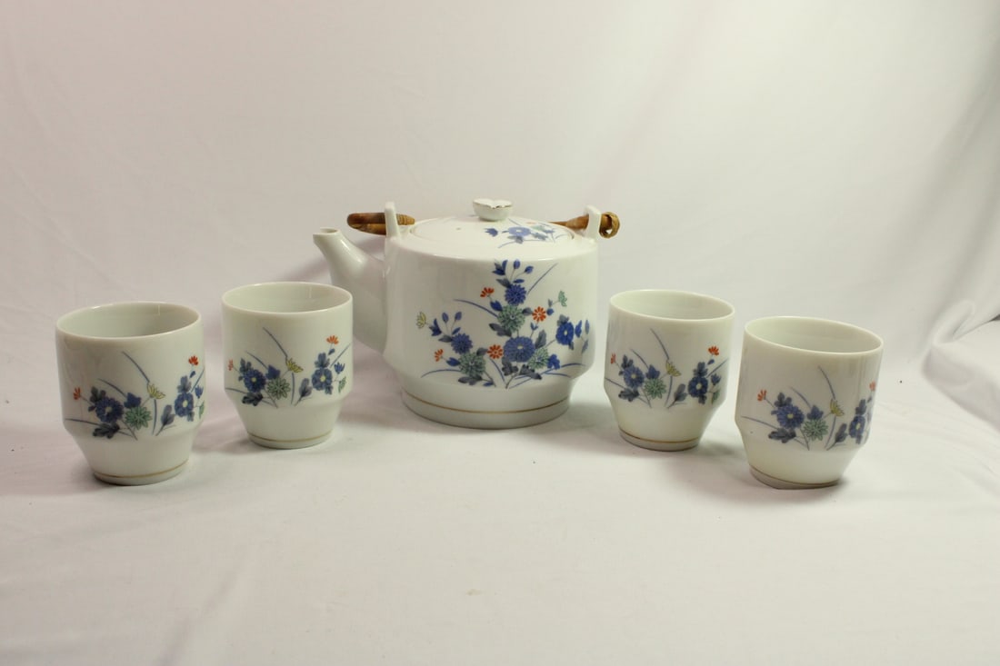 Set of Five Japanese Otagiri Tea Set: cups are 3" tall - unfortunately the spout of the teapot has a chip as shown
