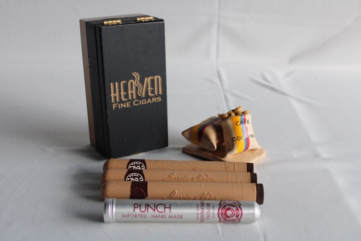 Lot of 6 Cigar Related Items (1 of 11)