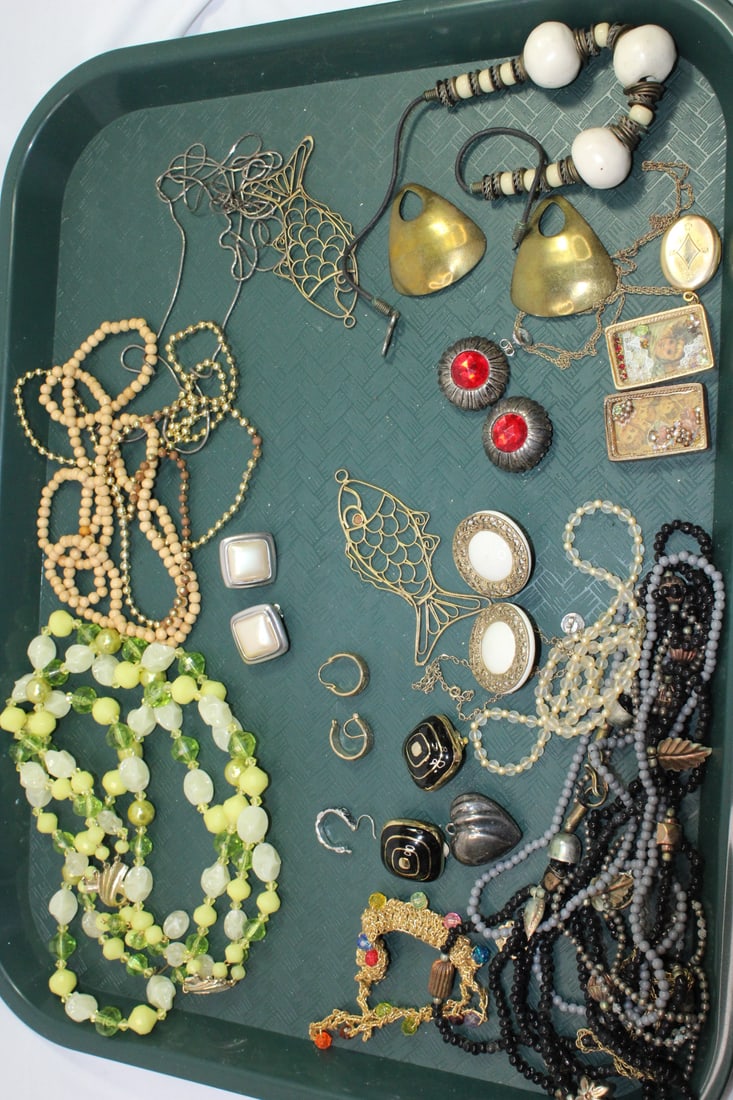 Lot of Fashion Jewelry: includes: necklaces, earrings, lockets - as shown on pictures