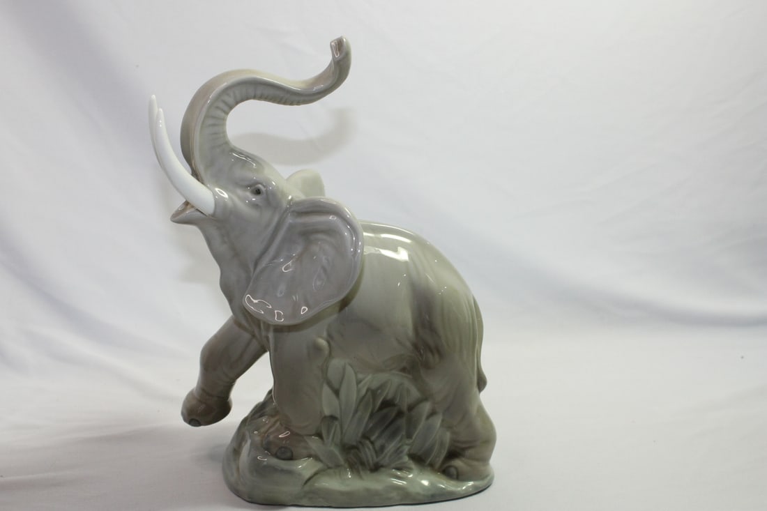 Vintage NAO Lladro Elephant (1 of 10)