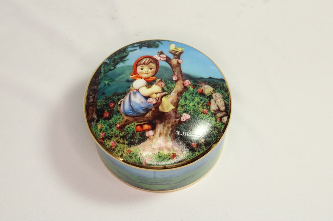 Hummel Music Box - Apple Tree Girl (1 of 6)