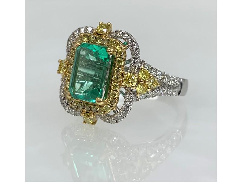 18K White Gold Emerald Cut Emerald White And Yellow Diamond Ring: 18K White Gold Emerald Cut Emerald White And Yellow Diamond Ring **** SKU No: 18KWHITEGO-61F708A06712D **** Condition: Never Worn **** Metal: White Gold **** Stone: emerald diamond **** An exquisite a