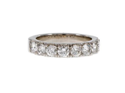 Peter Suchy Platinum And 1.53ctw Brilliant Cut Diamond Wedding Band Size 6: Peter Suchy Platinum And 1.53ctw Brilliant Cut Diamond Wedding Band Size 6 **** SKU No: 108-999-43-01C9A **** Brand: Peter Suchy **** Condition: Pre-Owned **** Metal: Platinum **** Stone: Diamond ****
