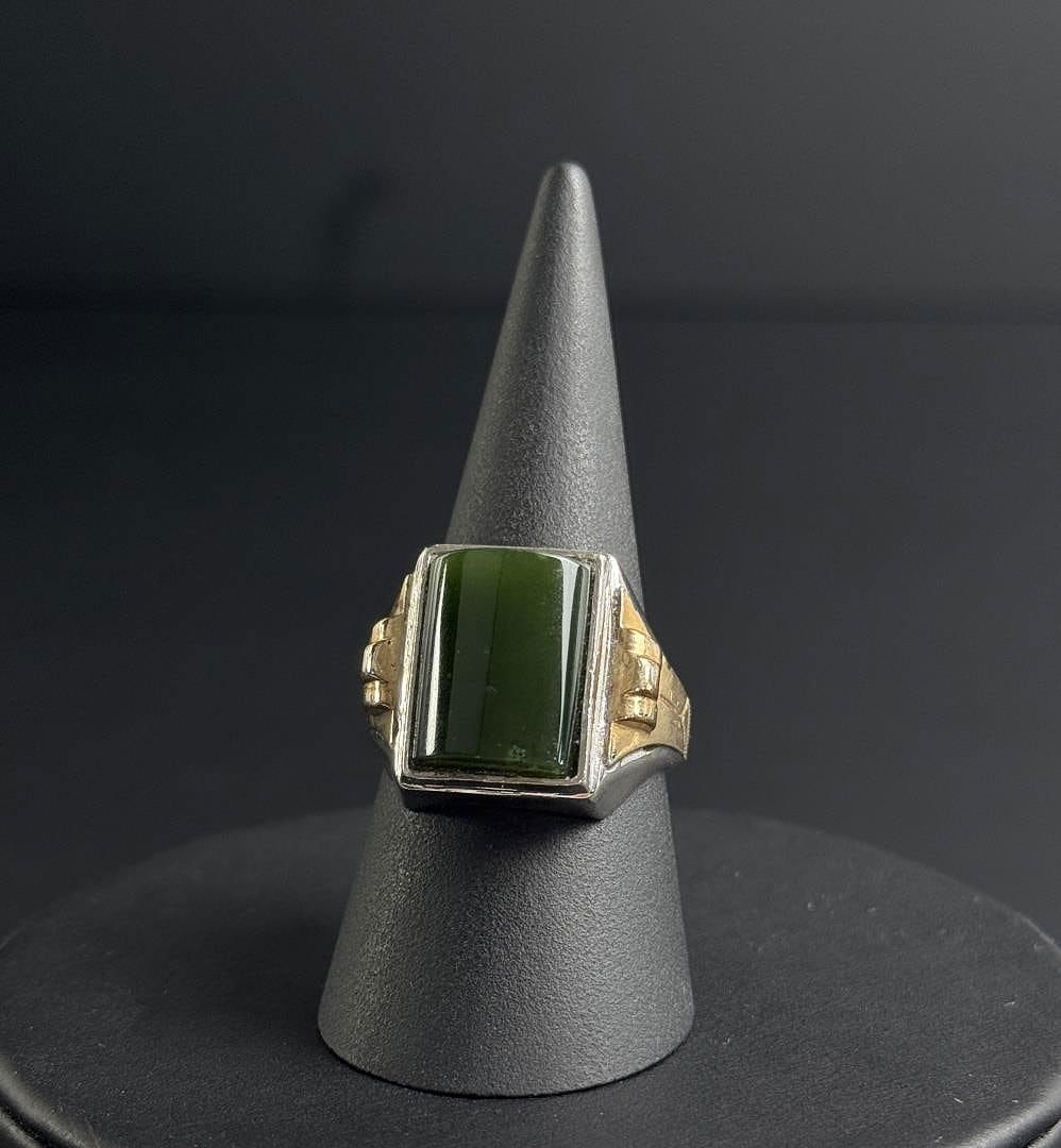 10k Gold Sterling Silver Jade Ring: Size 10 1/2. 10.27 grams.