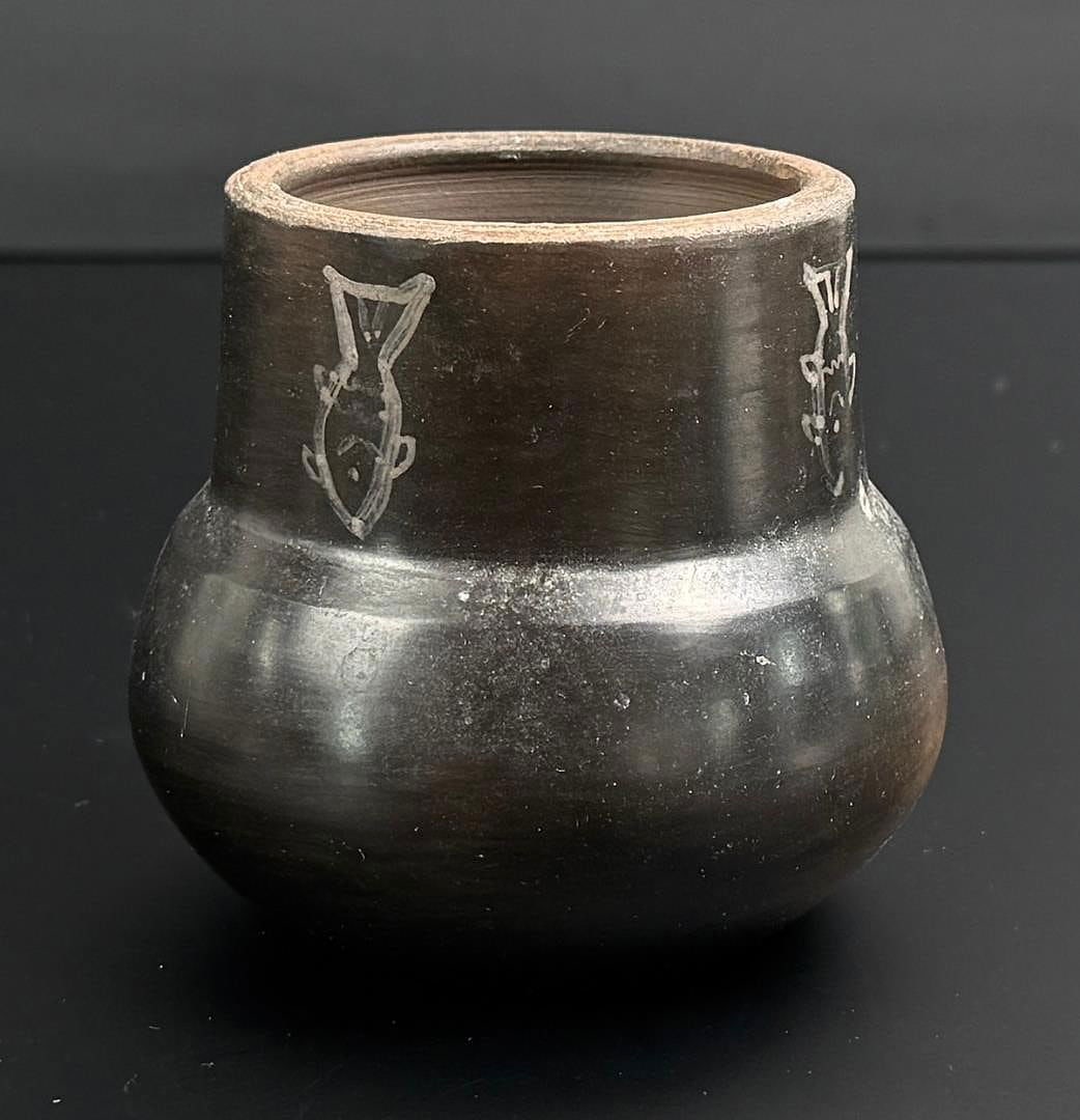 Fishing Bear Native American Indian Pot: 3 1/2" diameter, 3 1/8" tall.