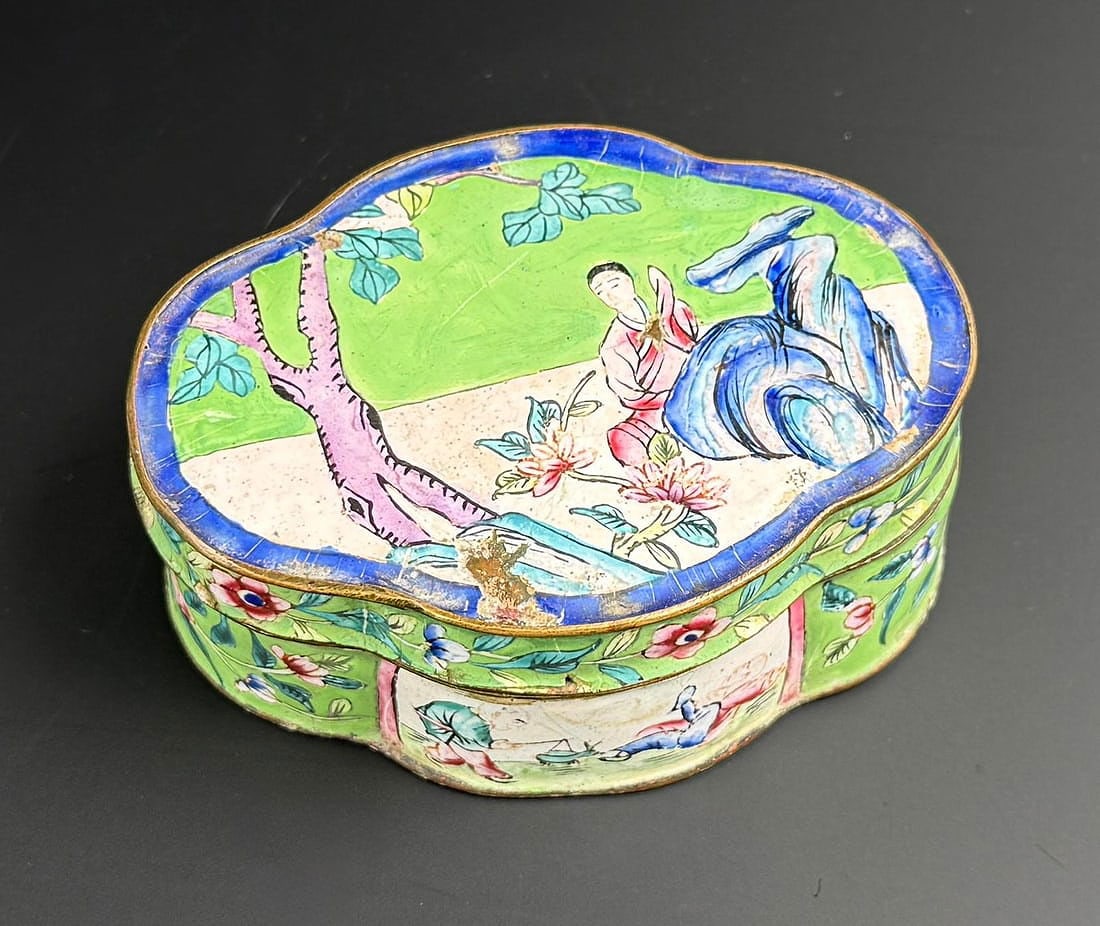 Chinese Cloisonne Enamel Box: 3 1/2" by 2 3/4" by 1 1/2"