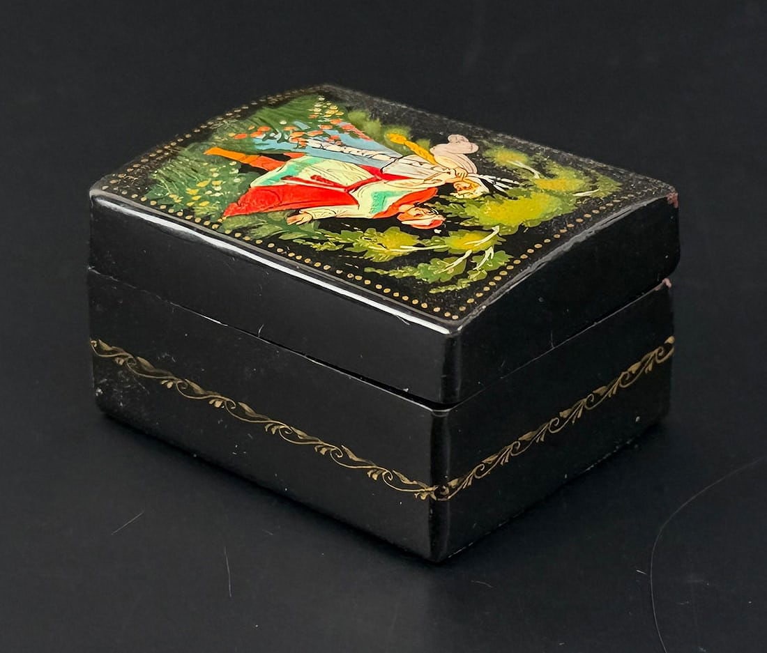 Russian Fairy Tale Lacquer Box: 2" by 1 5/8" by 1"