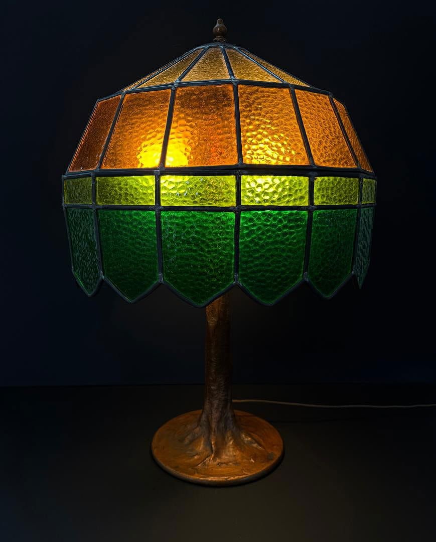 Handel 5839 Stained Glass Lamp: Incorrect Shade. 25" tall, 16" diameter.