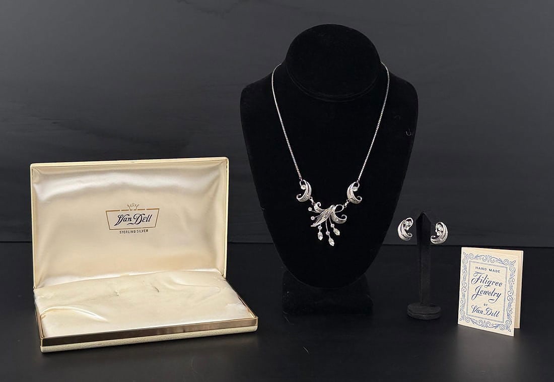 Van Dell Sterling Silver Jewelry Suite: 15.93 Grams.