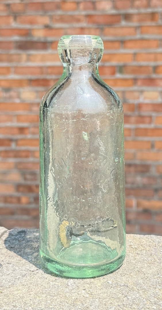Phillipsburg Bottling Montana Hutchinson Bottle: Hutchinson Soda.
