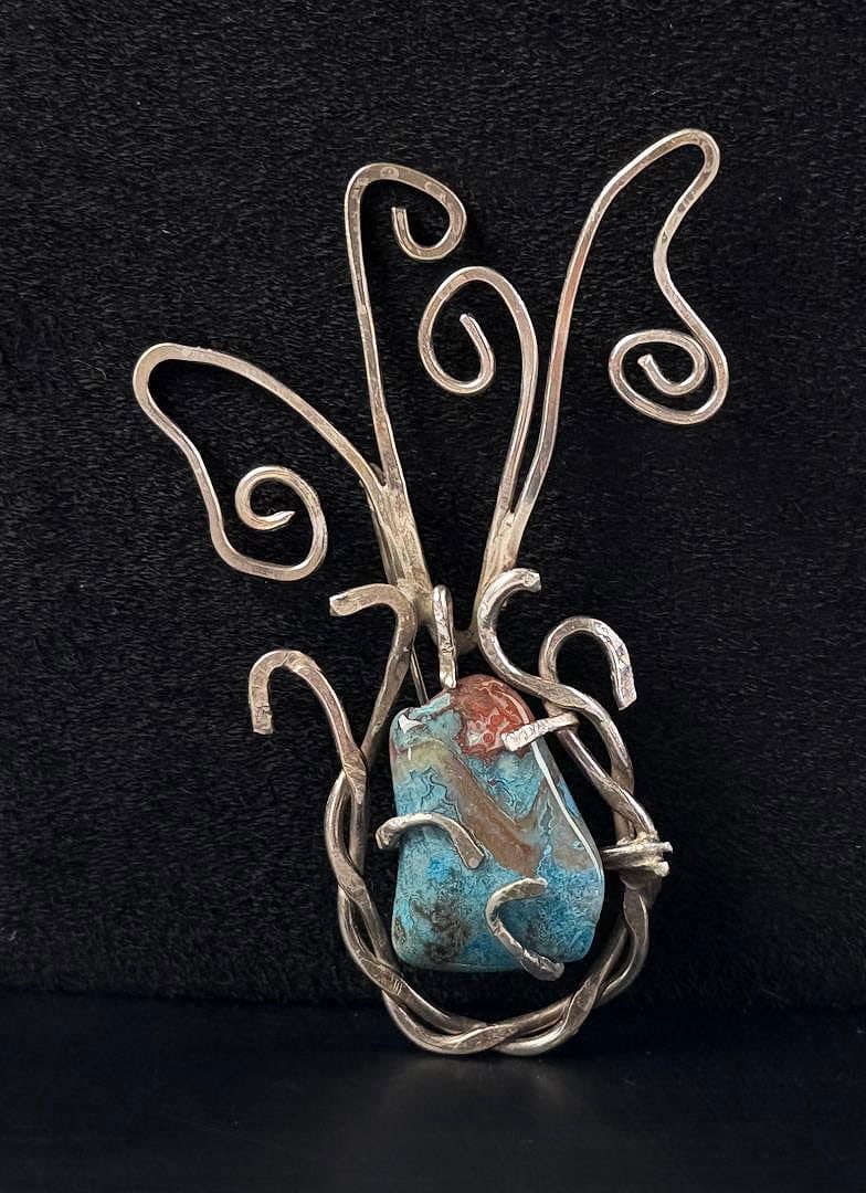 Sterling Silver Freeform Agate Brooch: 3" by 2". 12.47 grams.