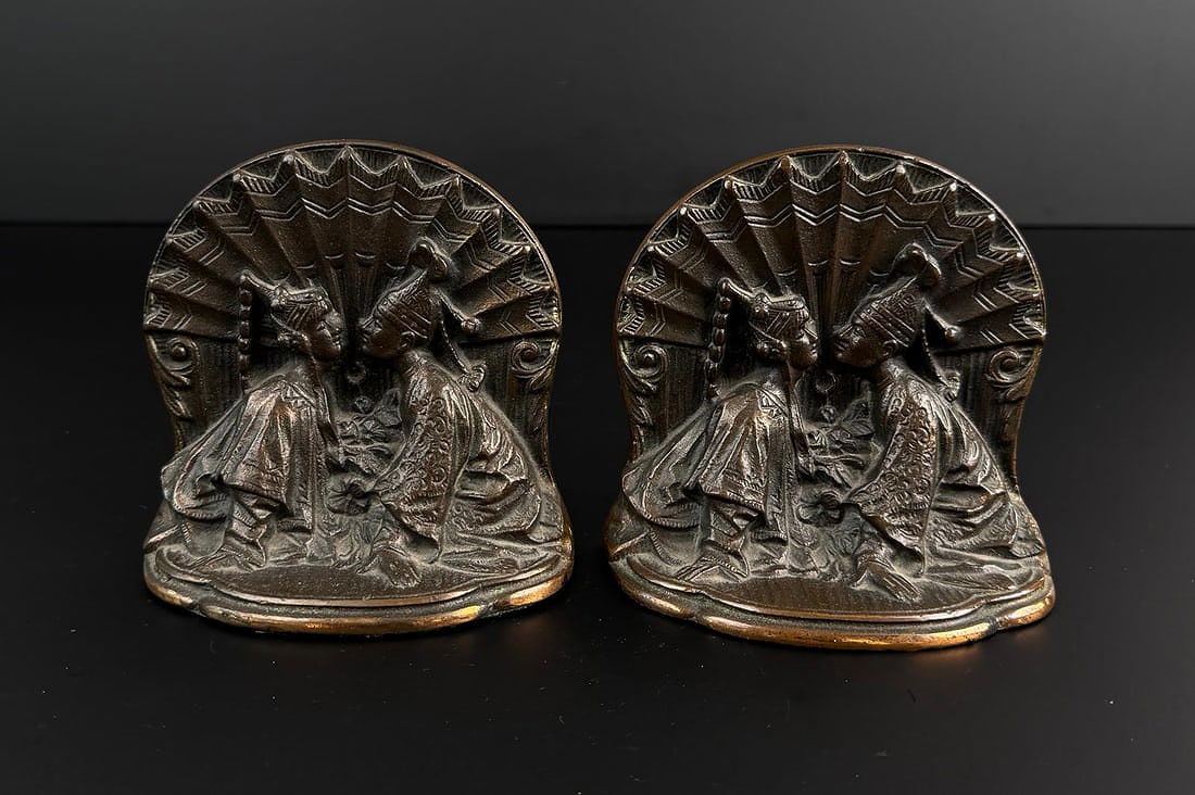 Bronzmet Kissing Thai Couple Bookends: 5" by 4 5/8" by 2 3/8"