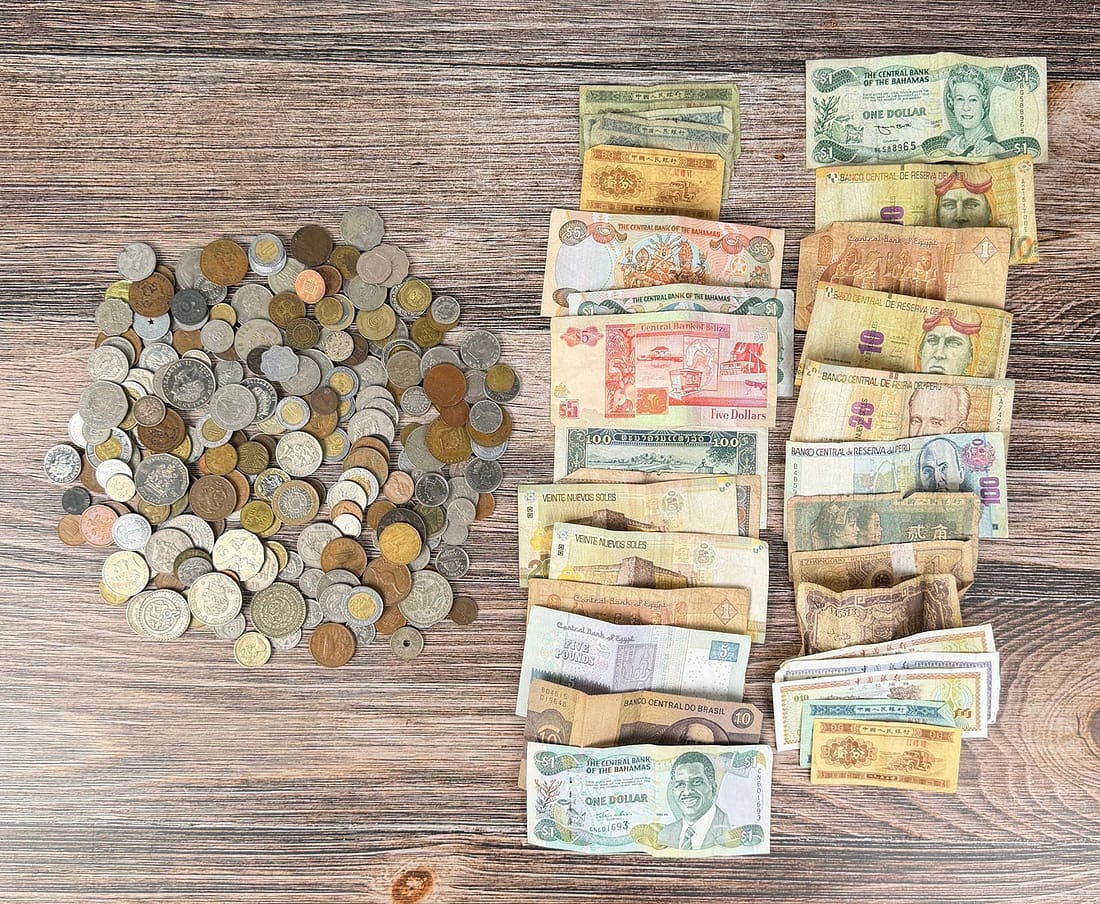 Collection of Foreign Currency: Nice grouping