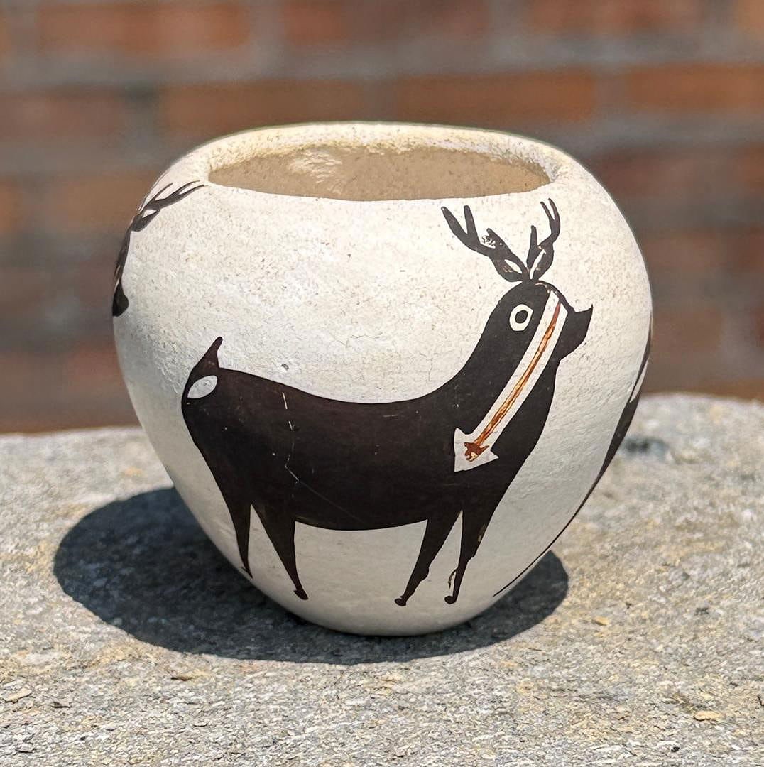 Marie Zieu Chino Acoma Pueblo Miniature Pot: Heartline Deer. 2" diameter, 1 5/8" tall.