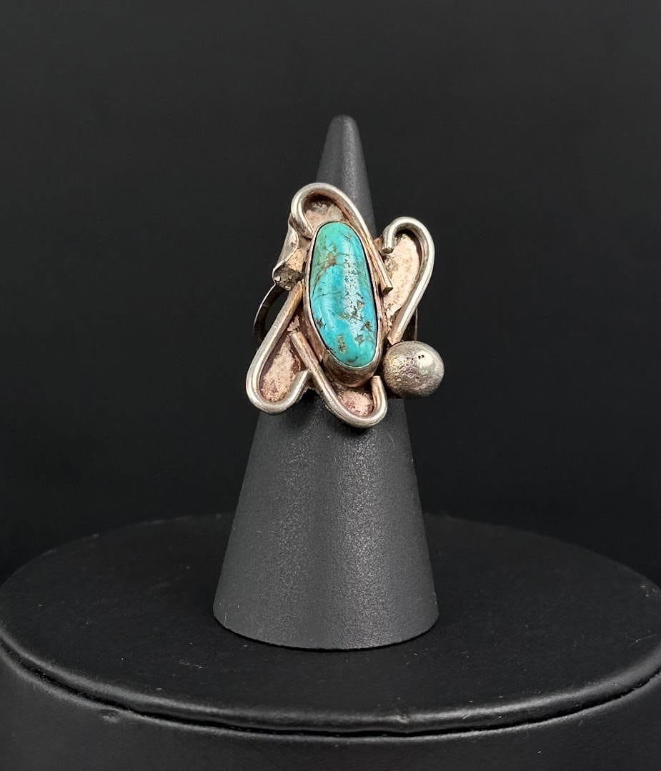 Navajo Sterling Silver Turquoise Ring: Size 5, 81.9 grams.