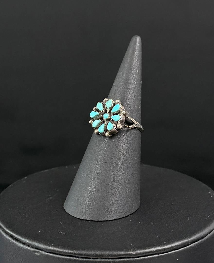 Zuni Sterling Silver Petit Point Turquoise Ring: Size 6, 2.51 grams.