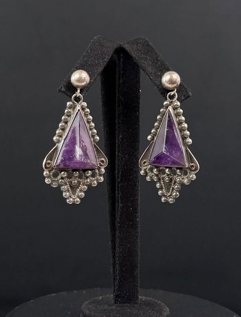 Taxco Mexico Sterling Silver Amethyst Earrings: 7.16 grams. Measures 1 1/2" long.