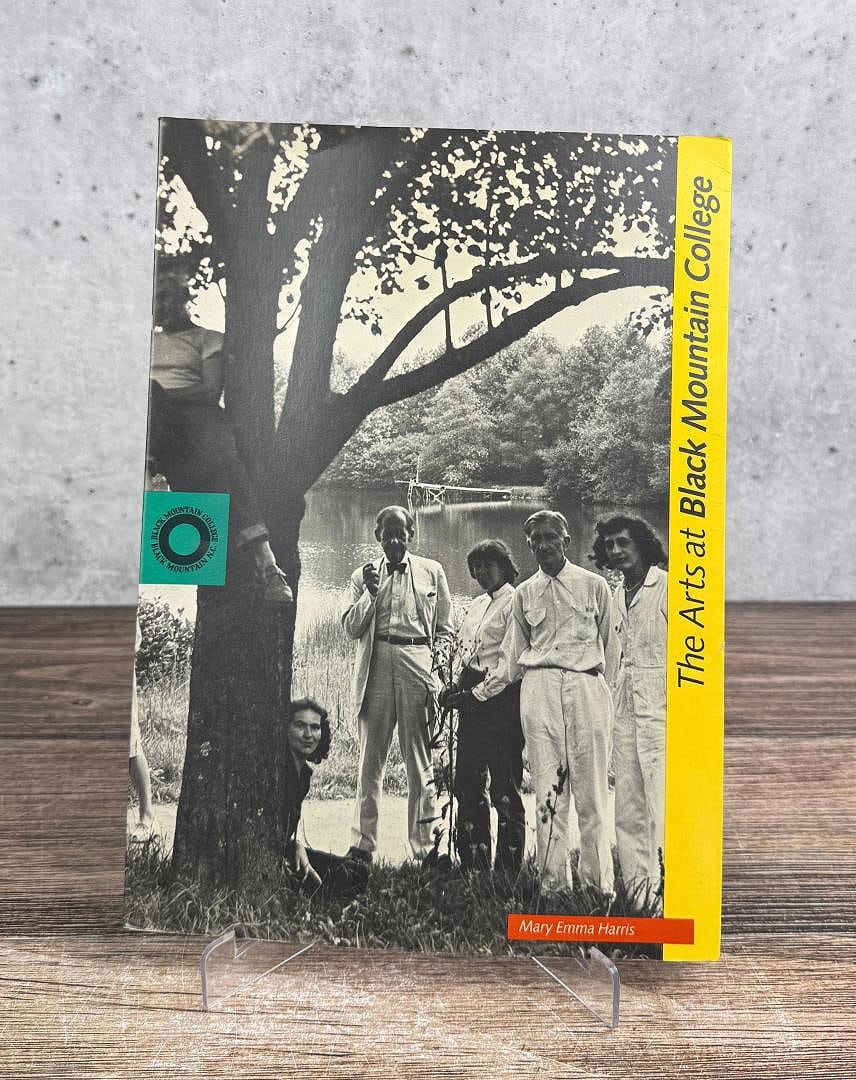 The Arts at Black Mountain College: Mary Emma Harris. 1988.
