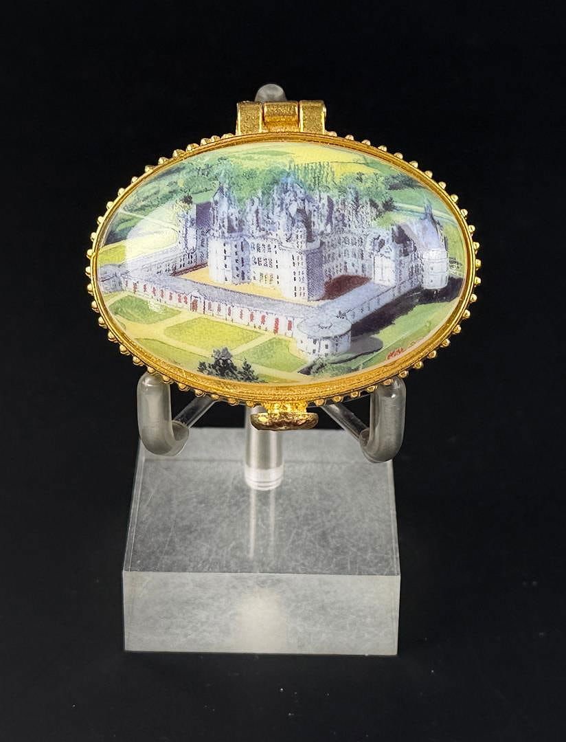 Enamel Trinket Snuff Box: 1 3/4" by 1 3/4" by 1"