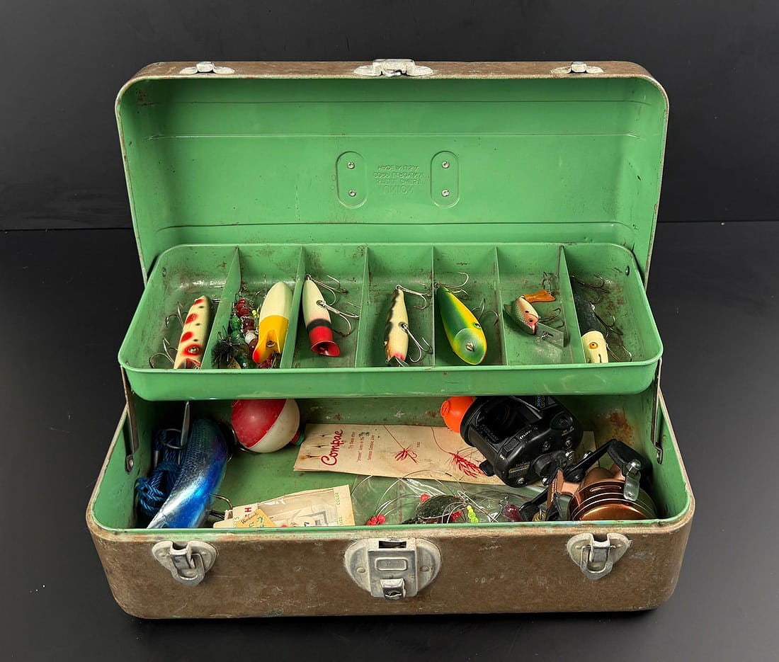 Antique Fishing Tackle Box & Contents: Nice grouping