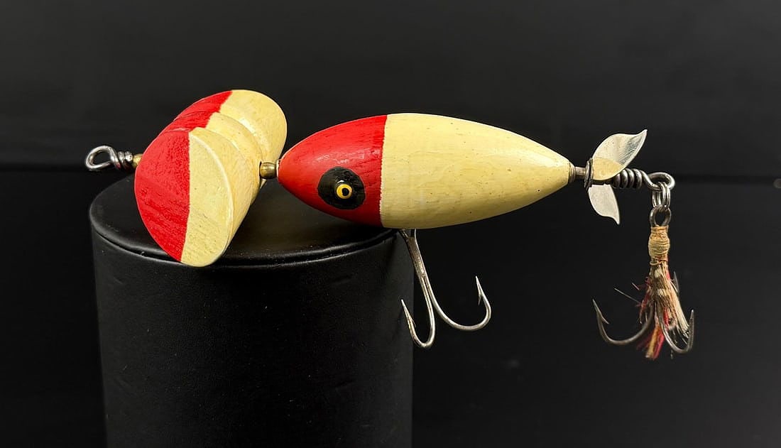South Bend Truck Oreno Fishing Lure: We are assuming this one is repainted.