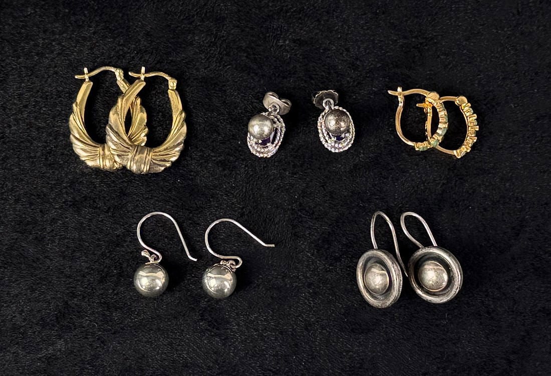 Collection of Sterling Silver Earrings: 14.95 grams.