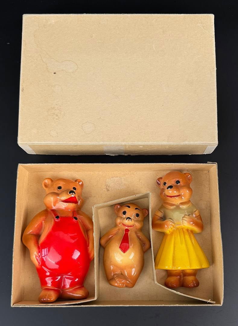 Chalkware Bear Family Wall Hangings: In original box.