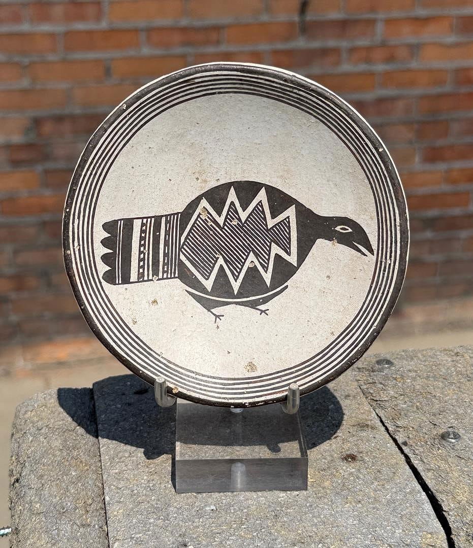 Marie Zieu Chino Acoma Pueblo Pottery Bowl: Anasazi Pattern. 5" diameter, 1" tall.