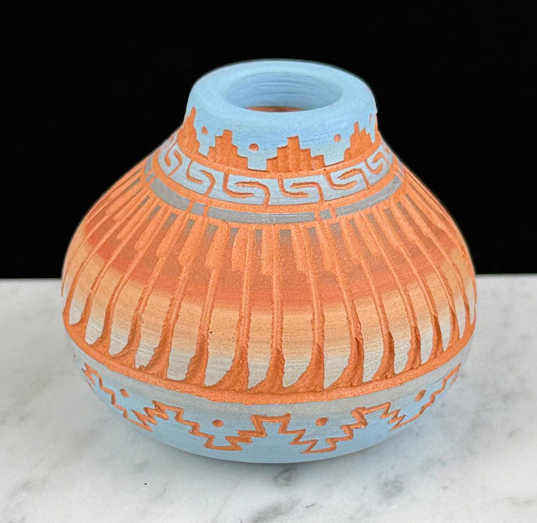 Terry Smith Navajo Indian Pot: 2 1/8" diameter, 1 3/4" tall.