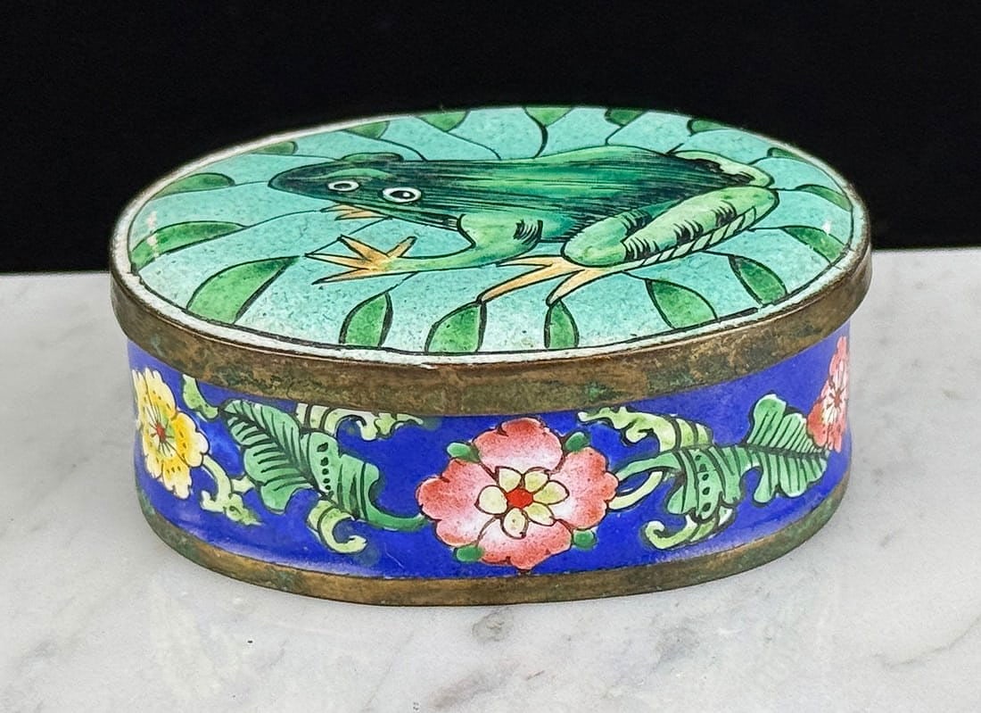 Chinese Enamel Cloisonne Trinket Box: 7/8" by 1 73/4" by 2 1/4"