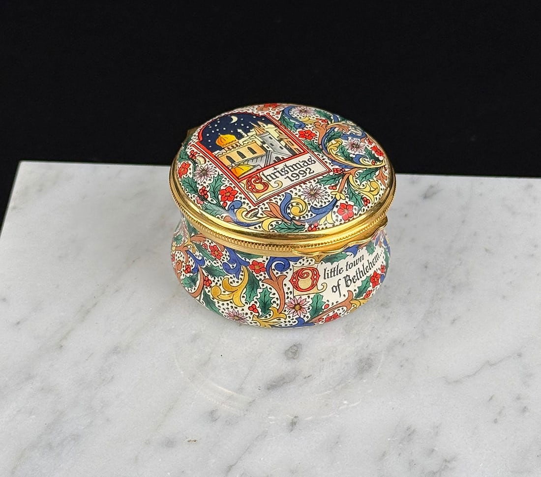 Halcyon Days Enamel Christmas 1992 Trinket Box: 1" by 1 5/8"