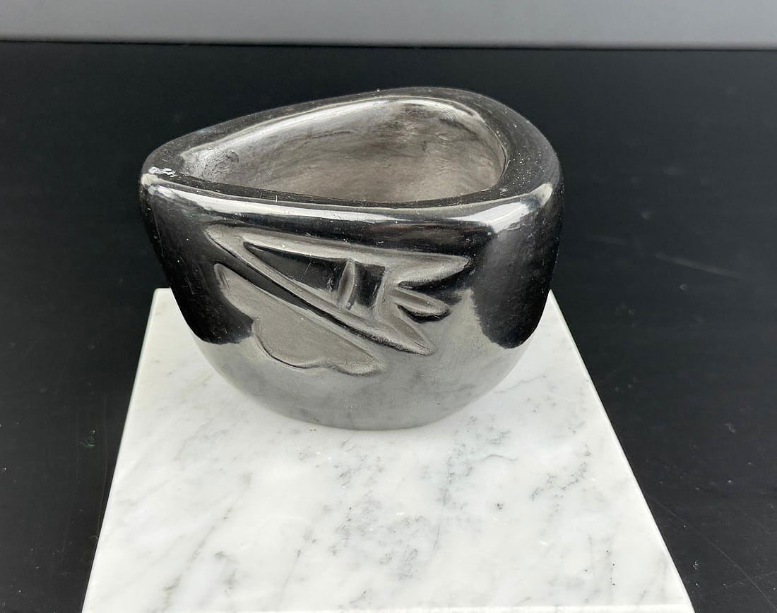 Howard Naranjo Santa Clara Pueblo Pot: 2 3/8" by 3 1/2" by 3 3/4"