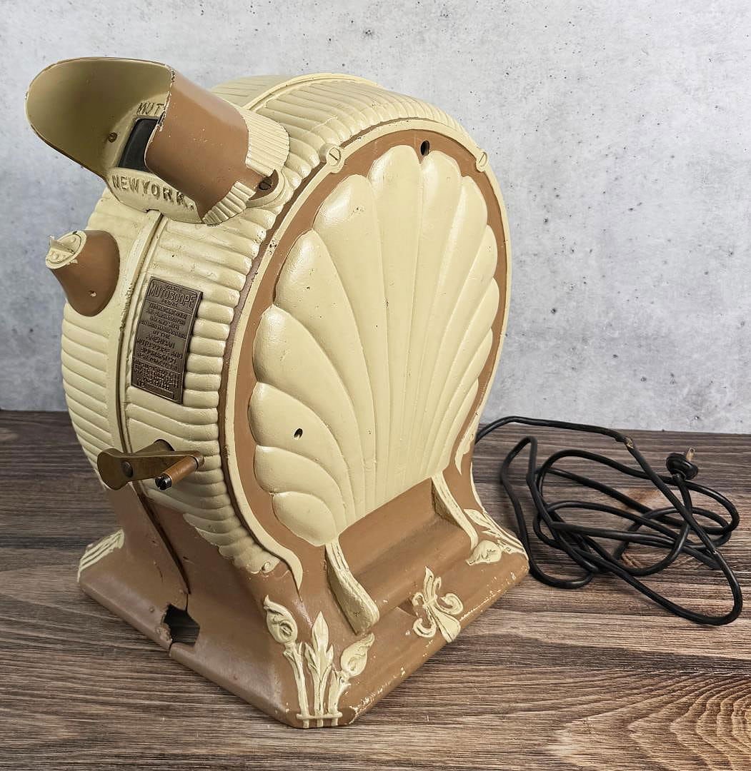 Cast Iron Mutoscope Clam Shell Arcade Viewer