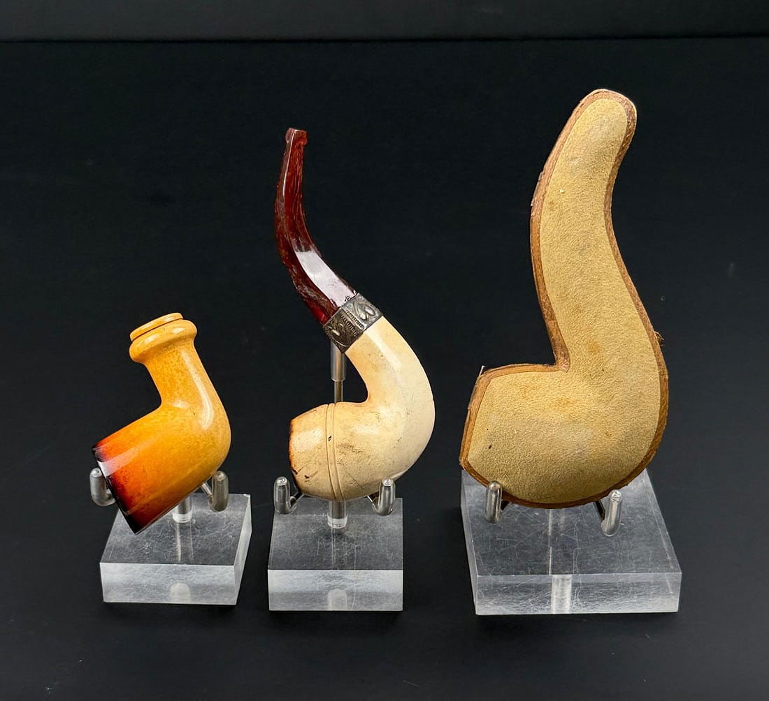 Meerschaum Tobacco Pipes: Chip in stem. Pipe measures 4 1/4"