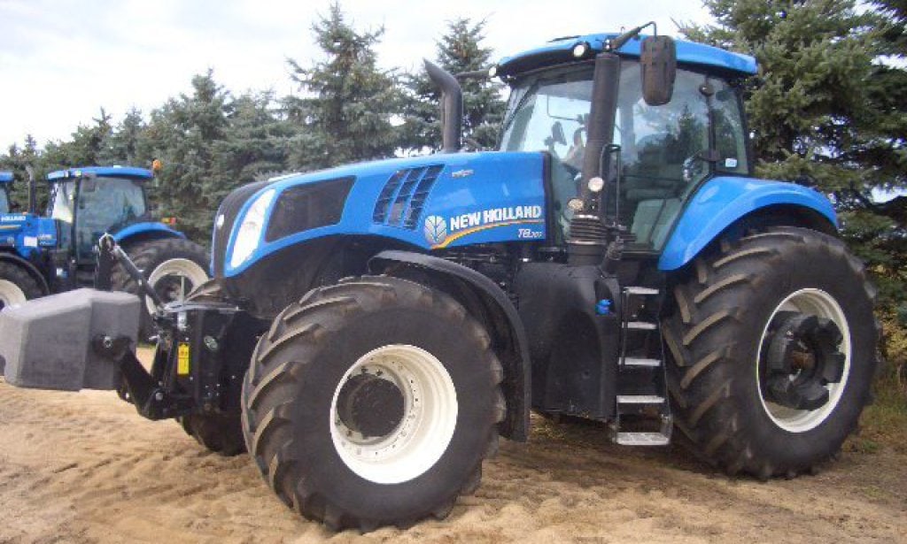 2016 NH T8-380 MFWD Tractor: 2016 NH T8-380 MFWD Tractor ONLY 496 hrs LOADED W/ OPTIONS front hitch 710/70R42 singles WARRANTY GOOD TILL 10/2021 SN#ZGREO5033