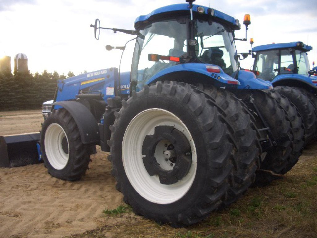 2011 NH T7-260 MFWD Tractor - 2